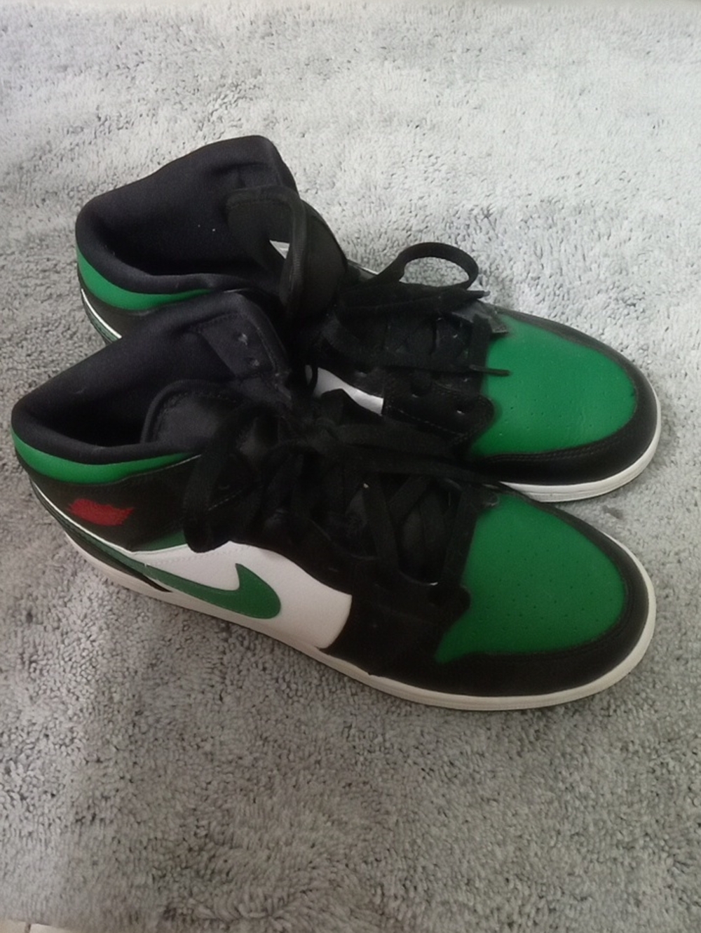 Nike Men’s Green Black White Low-Top Sneakers